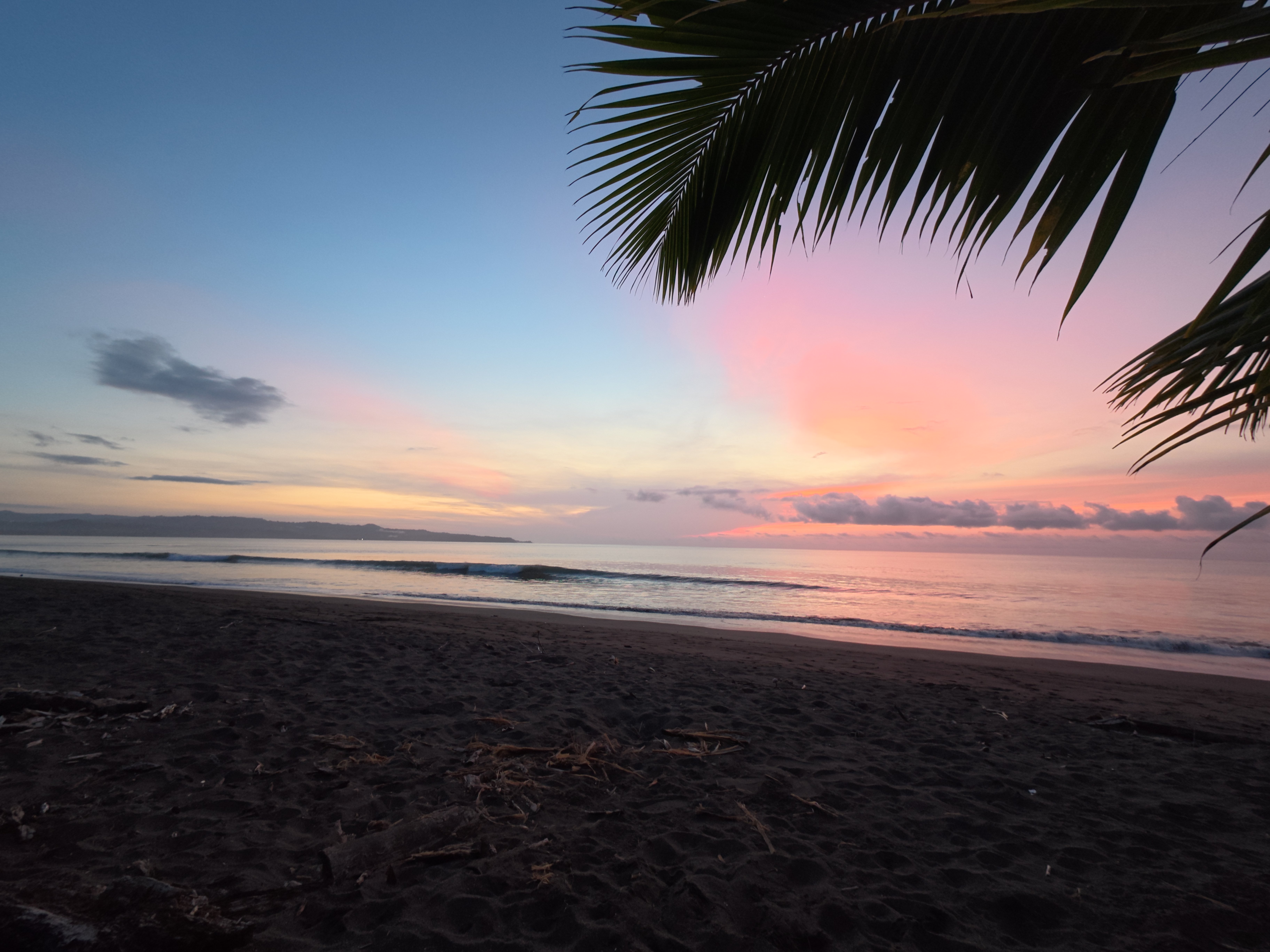 Atardecer en la playa de Coquí